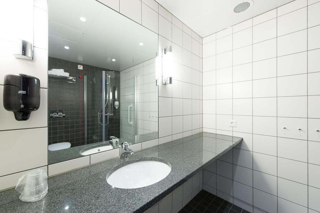 Pingvinhotellet Unn Tromso Room photo